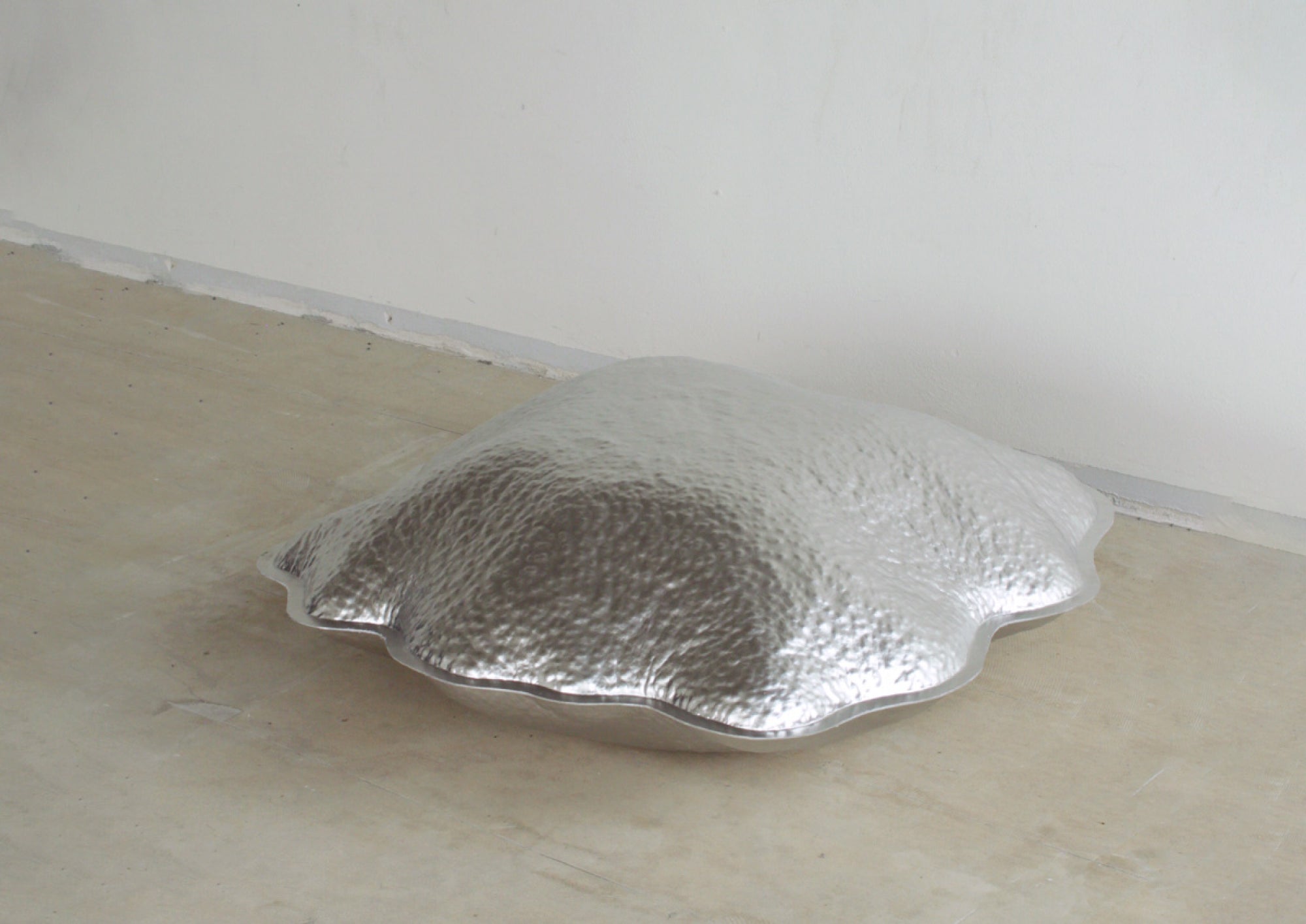 HAMMERED ALUMINUM CLOUD