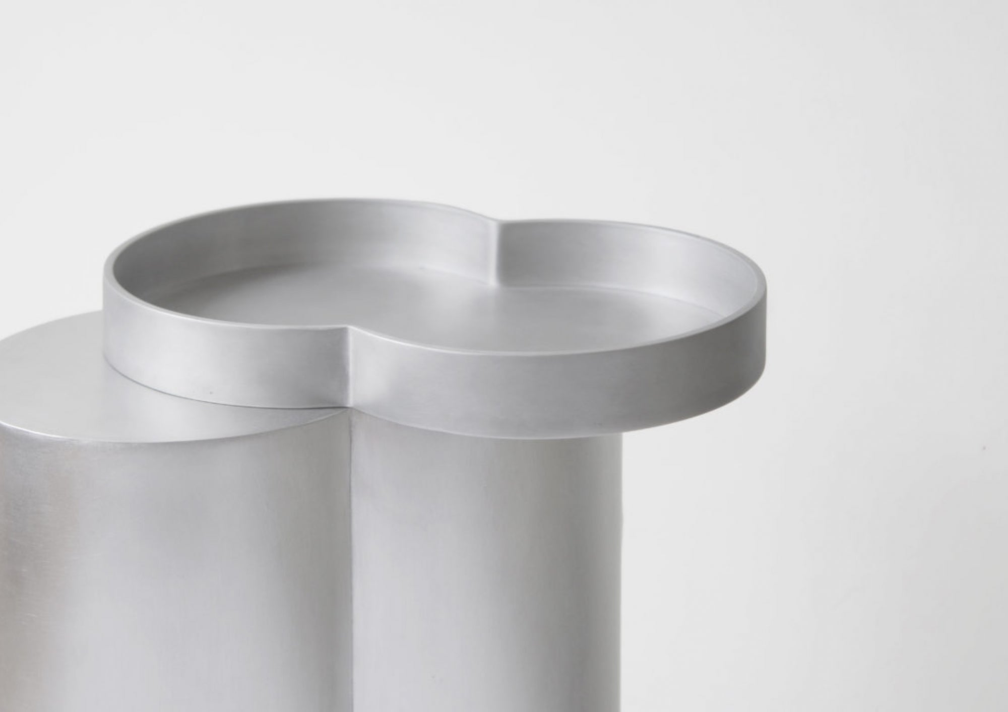 Bold Side Table - LINDE FREYA TANGELDER - DESTROYERS/BUILDERS