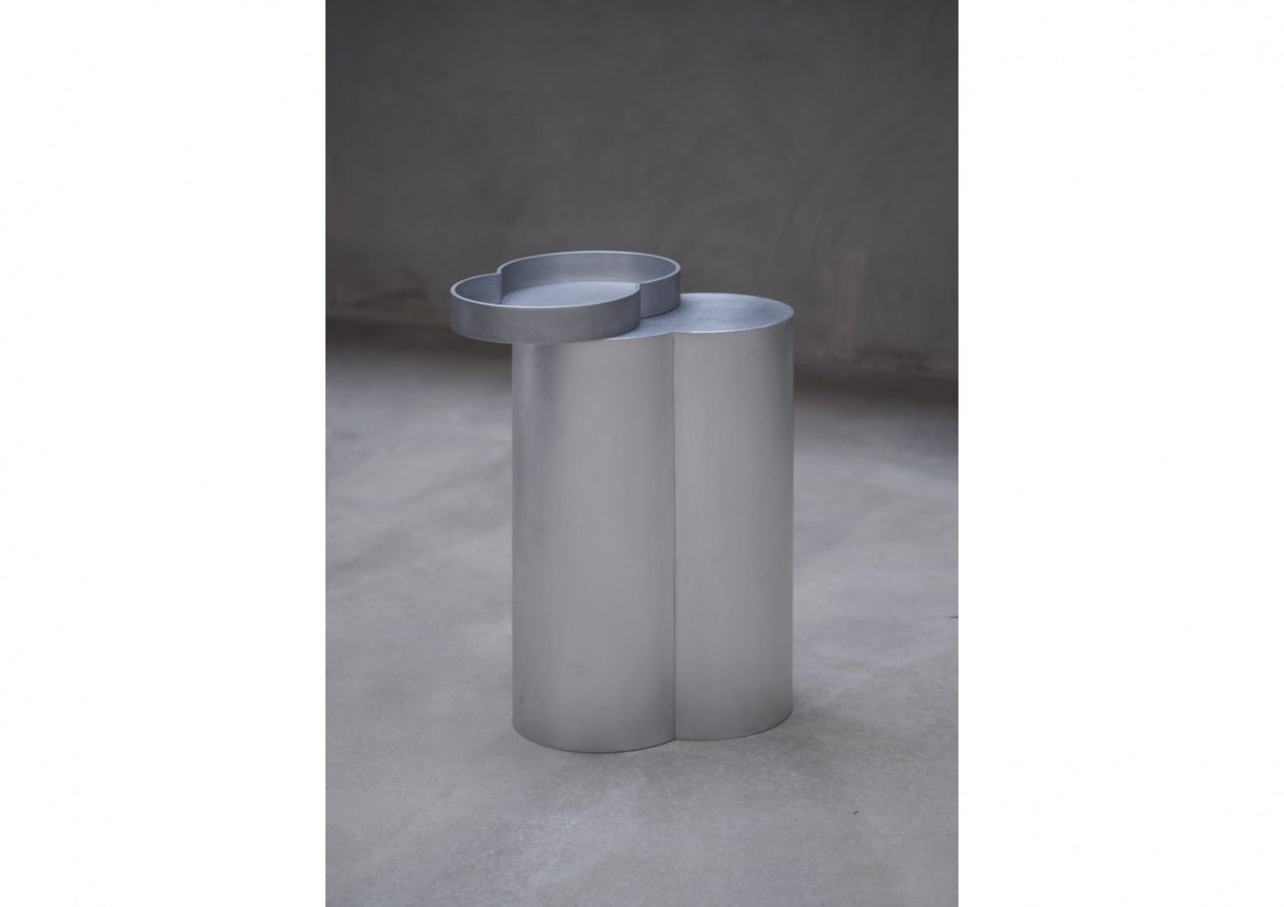Bold Side Table - LINDE FREYA TANGELDER - DESTROYERS/BUILDERS