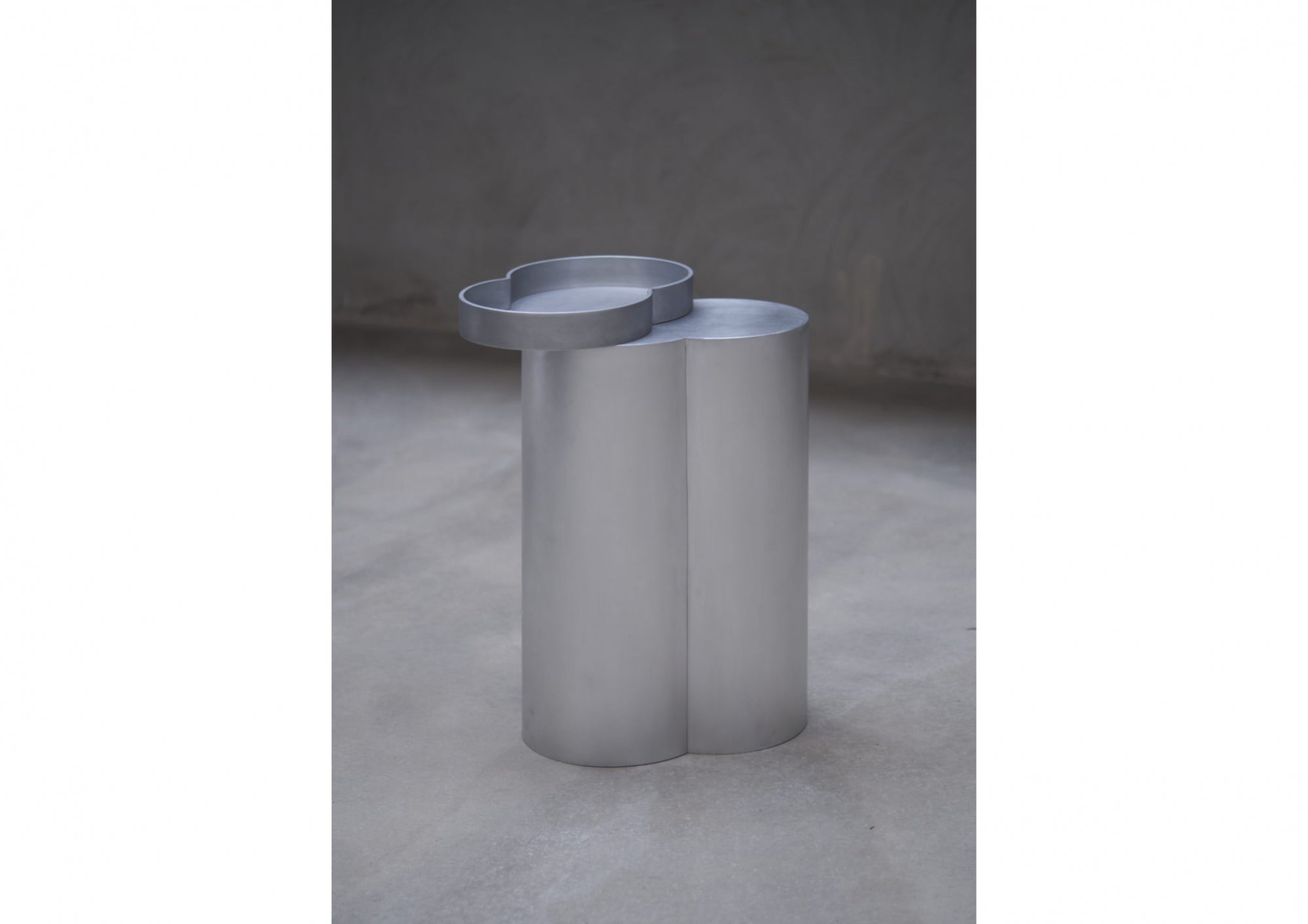 Bold Side Table - LINDE FREYA TANGELDER - DESTROYERS/BUILDERS