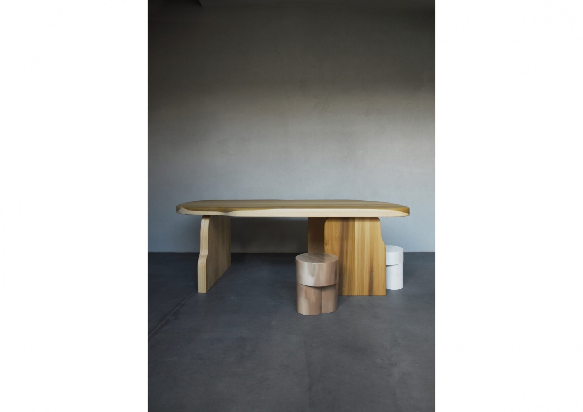 Windows of Bo Bardi Desk - LINDE FREYA TANGELDER - DESTROYERS/BUILDERS
