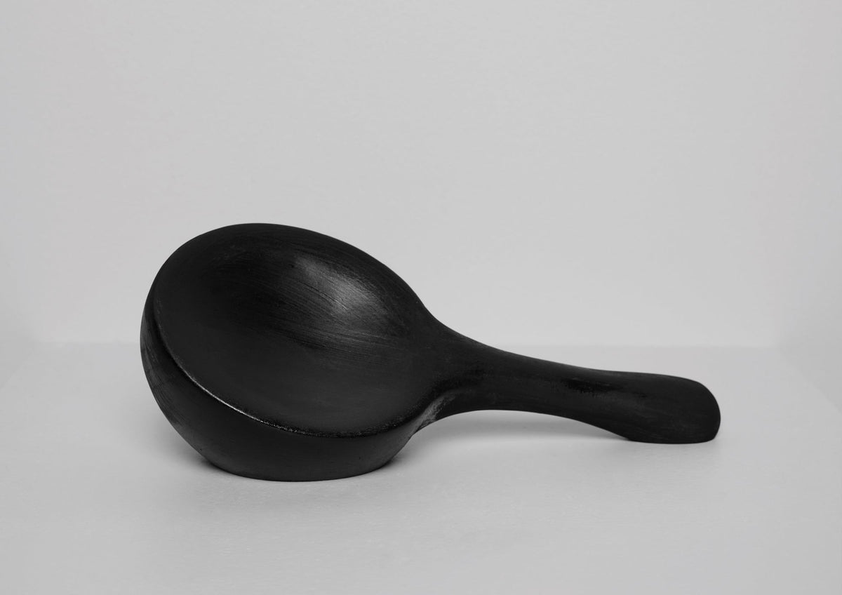Embrace Melancholy - The black handmirror - NEL VERBEKE