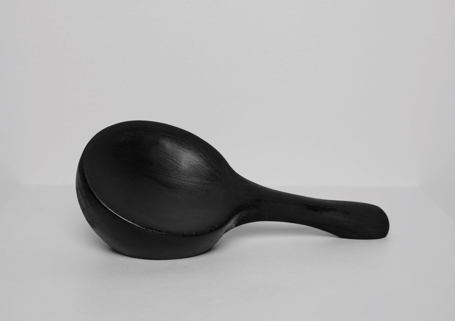 Embrace Melancholy - The black handmirror - NEL VERBEKE