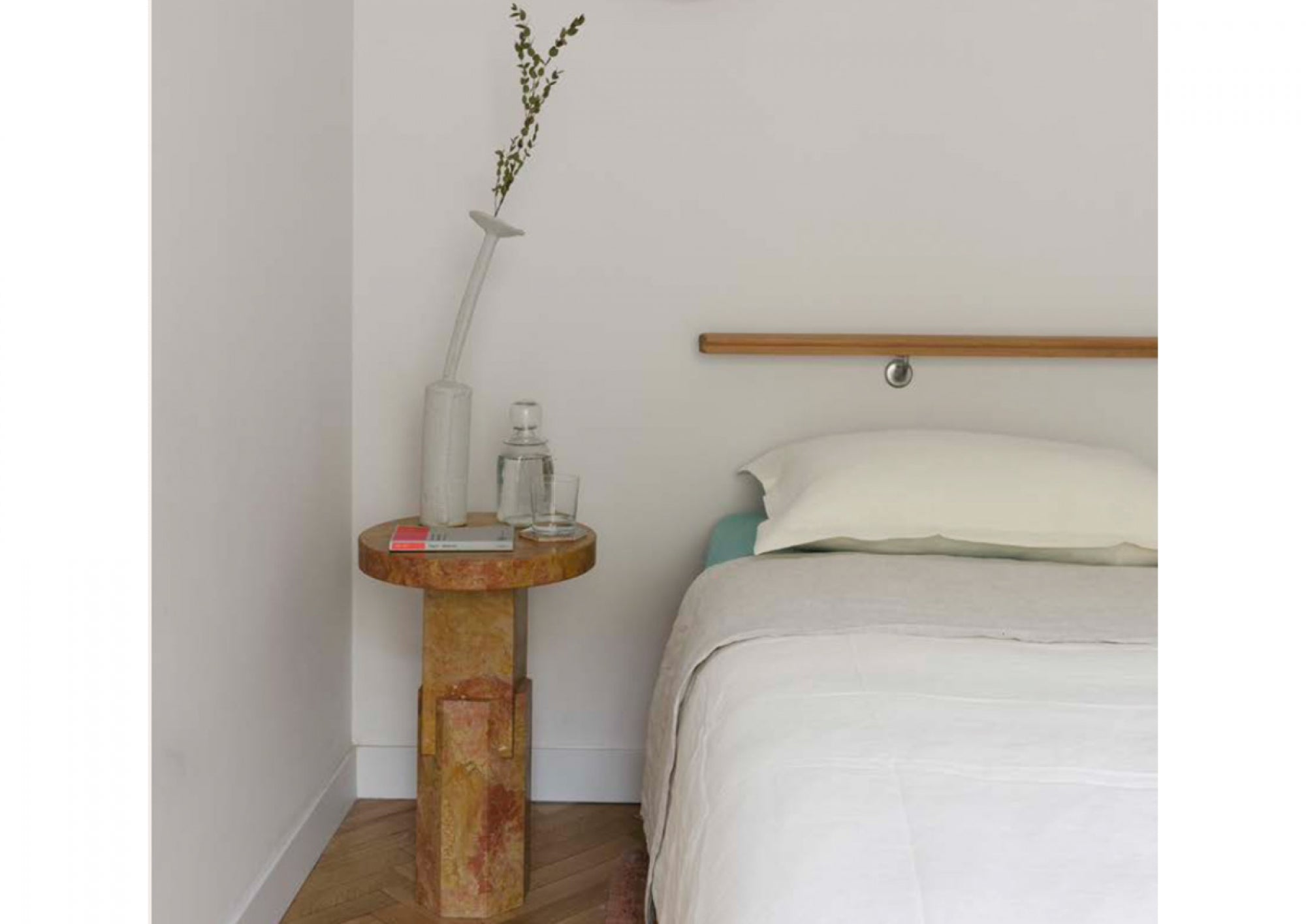 Ionik Side Table